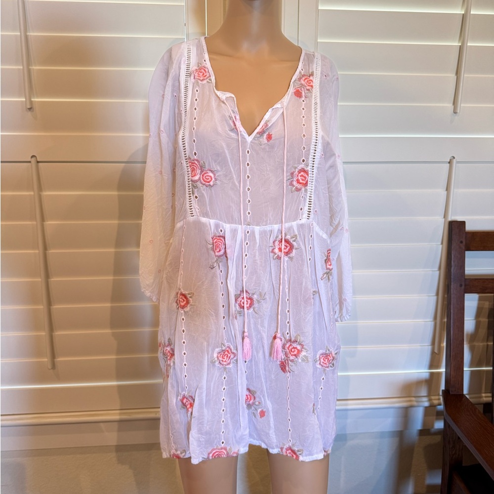 Like New Johnny Was White Floral Embroidered Top large